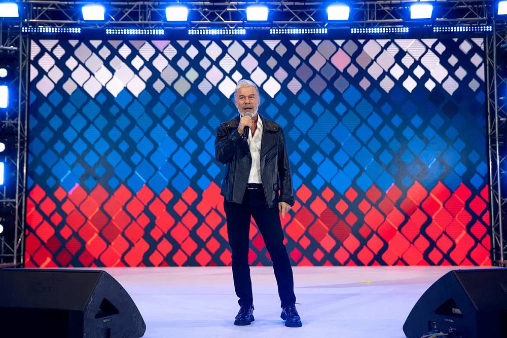 В аэропорту Шереметьево торжественно встретили Паралимпийскую сборную команду России