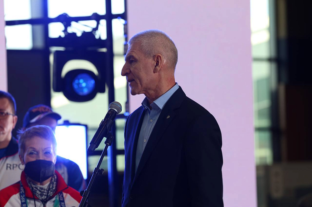 В аэропорту Шереметьево торжественно встретили Паралимпийскую сборную команду России